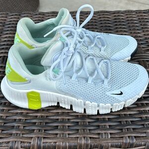 Nike Womens Metcon 4 Training Shoes